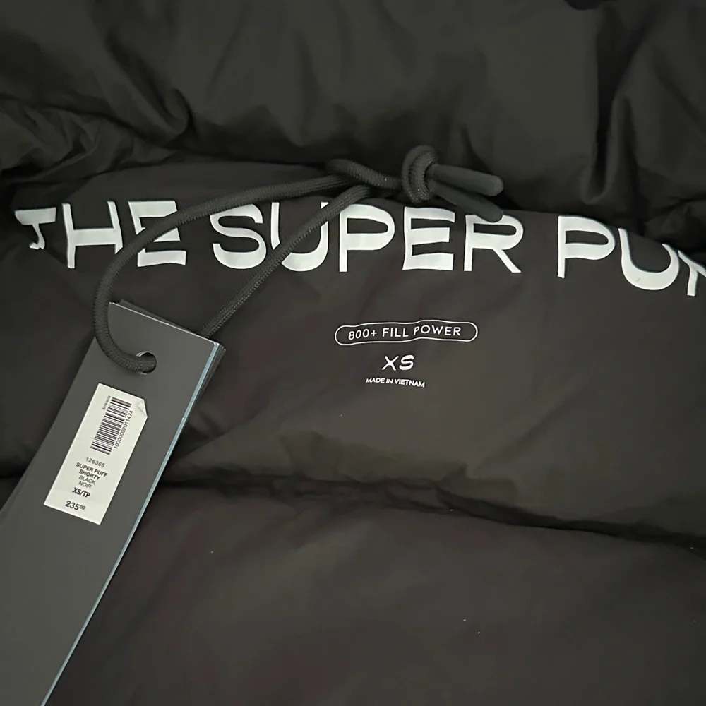 Aritzia Black Puffer Jacket shorty - Picture 2 of 7